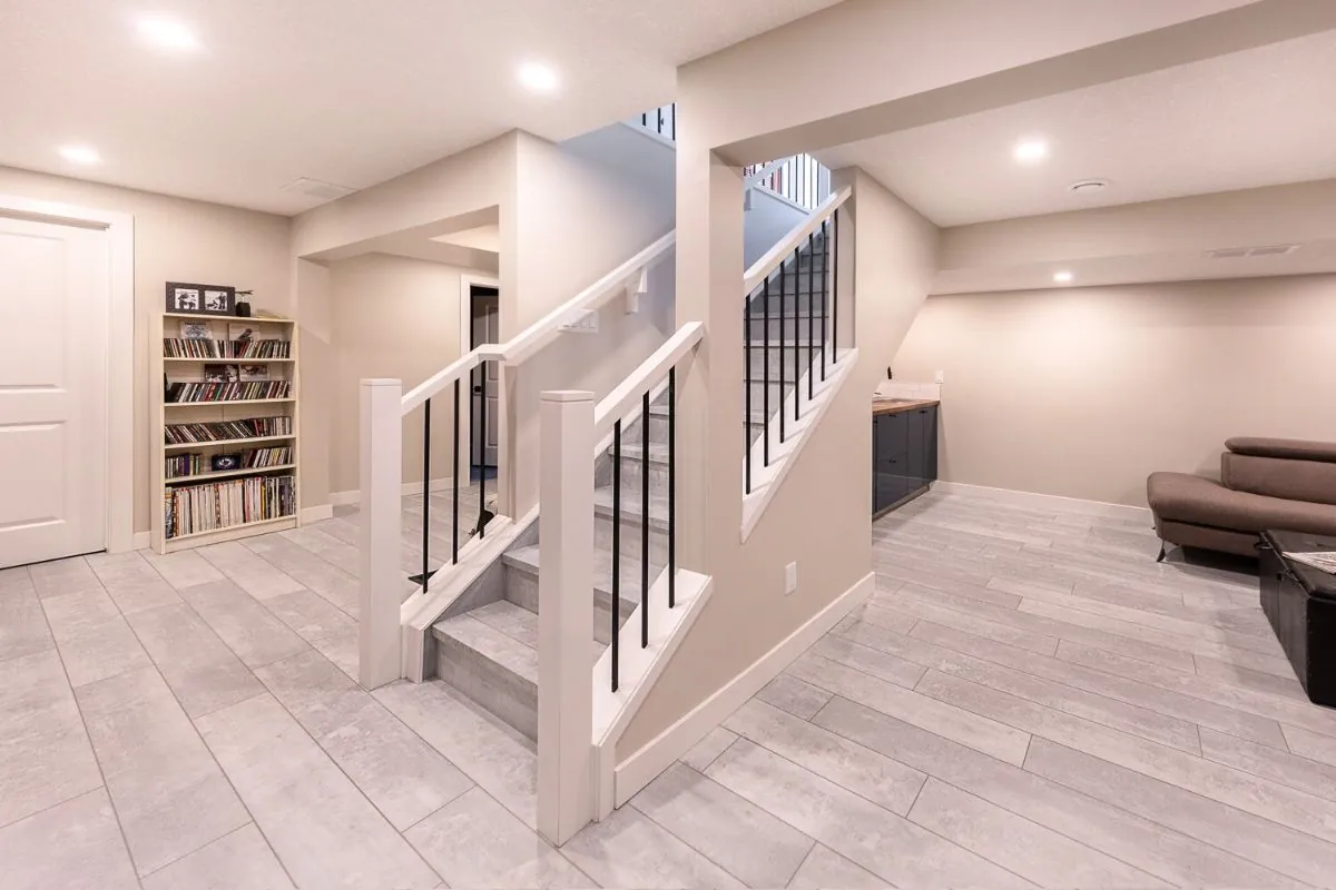 basement finish with steps